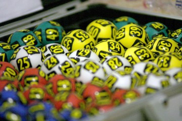 Report uriaş la Loto
